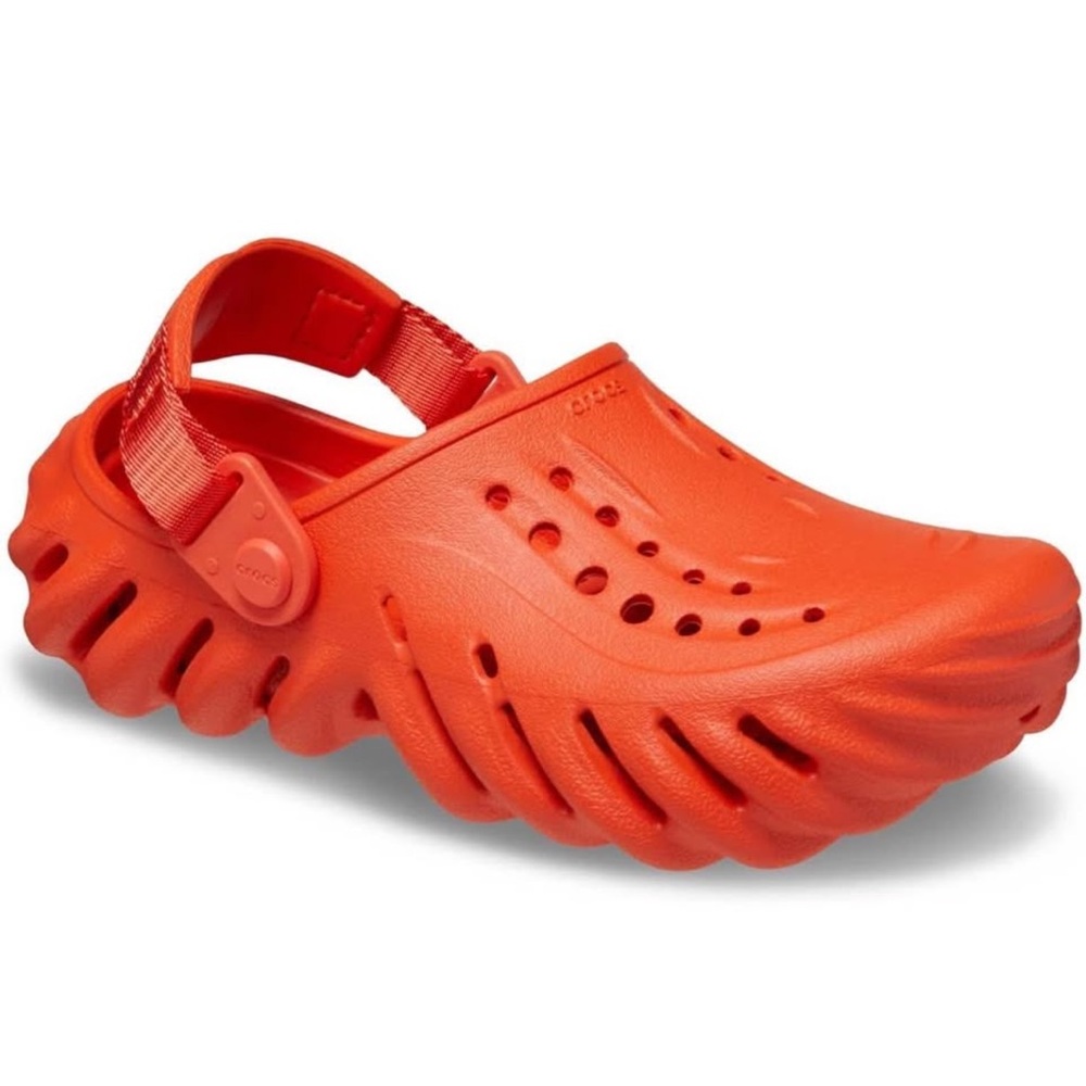 CROCS Kids Echo.Size 6 little kids. Vibrant Red Water Shoes